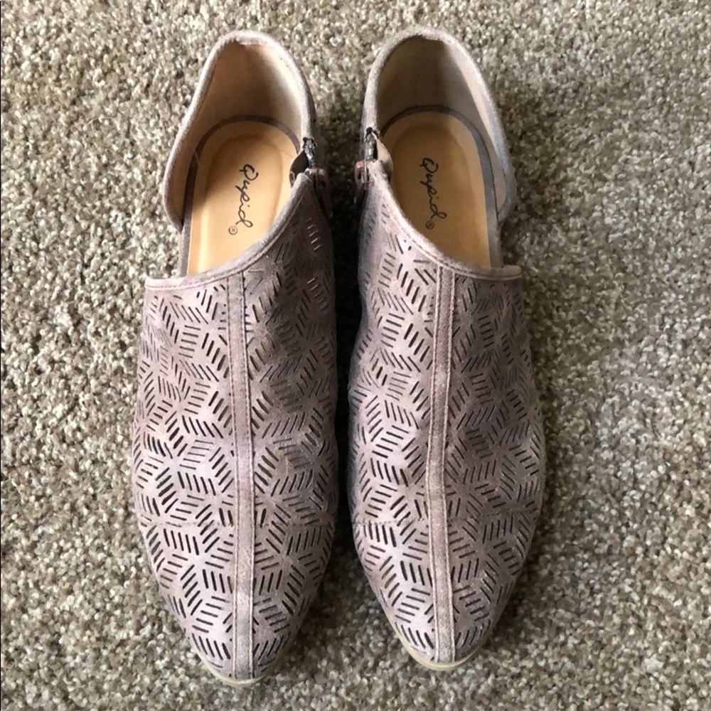 Qupid cut out booties- size 10